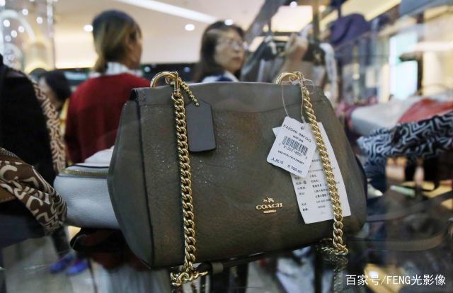 27歲賽特購物中心關(guān)門倒計(jì)時(shí)，高端百貨“白菜價(jià)”引搶購 箱包銷售一空，落幕前的最后狂歡